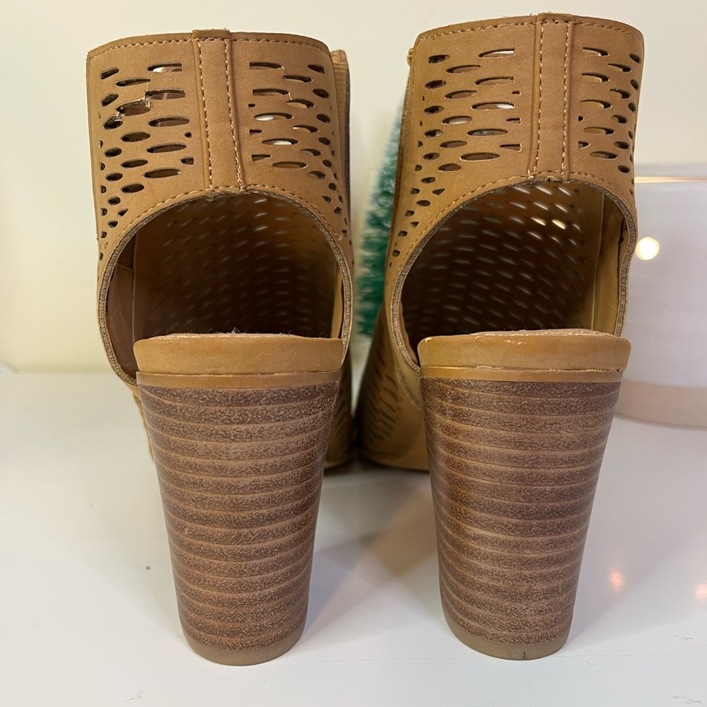 Steve Madden Norria Peep-Toe Sandals - Picture 5 of 7